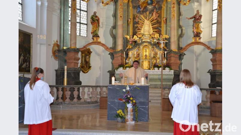 In abgewandelter Form fand heuer aufgrund der Corona-Situation die Fußwallfahrt der Pfarrei Moosbach auf dem Fahrenberg statt. Der neue Pfarrer Udo Klösel hielt den Pilgergottesdienst auf dem Marienheiligtum. Bild: gi
