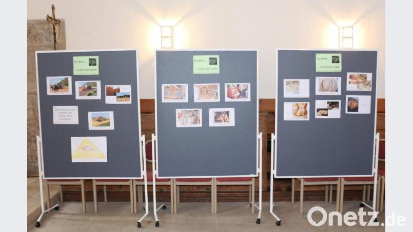 Die Stellwände sind nicht nur für Kinder interessant. Sie zeigen Aufnahmen aus der Landwirtschaft, Bilder von der Senkendorfer Mühle und Aufnahmen aus der Bäckerei Heitzer vom Brotbacken. Die Bilder sind bis 18. Oktober in der Dreieinigkeitskirche zu sehen. Bild: rpp