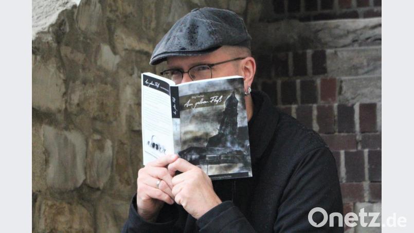 &quot;An der Ecke bei St. Martin wehte wie zu jeder Jahreszeit ein kalter Wind, der die beiden wie ein alter Bekannter in Empfang nahm. Was mochte seine Mutter damit gemeint haben, als sie sagte, der Magistratsrat könne sich mittlerweile um die Probleme des Onkels gekümmert haben?&quot; Jörg Fischer liest aus &quot;Am gelben Fluß&quot;. Bild: dwi