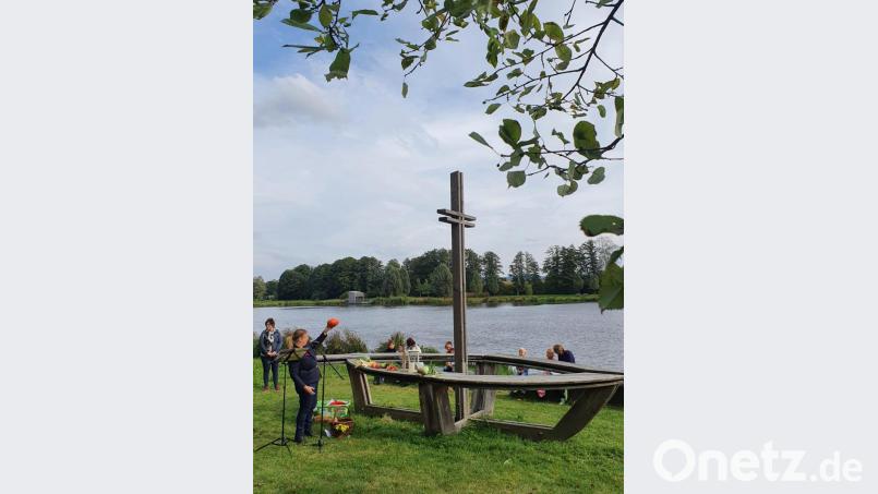 Eine kindgerechte Andacht wurde im Fischhofpark veranstaltet. Bild: exb