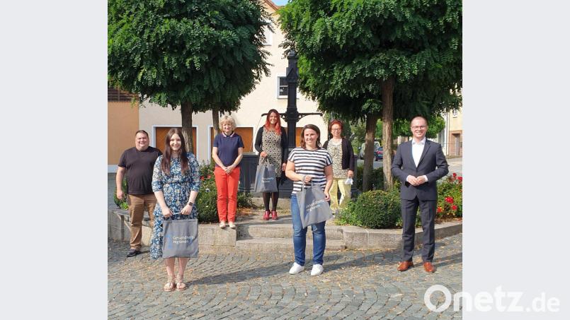 Zu einer Besprechung über die Aktion „Die G&#039;sundheitsbotschafter“ trafen sich: Regionalmanager Florian Rüth, Daniela Peintinger, Geschäftsführung Gesundheitswesen, Claudia Massenbichler, Jessika Wöhrl-Neuber, Tanja Franz, Marianne Fütterer und Professor Steffen Hamm (von links). Bild: jzk