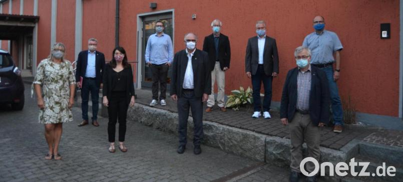 Die Vorsitzende Bettina Moser (links) mit ihrer Führungsmannschaft nach den Neuwahlen im SPD-Ortsverein Sulzbach-Rosenberg. Bild: phl