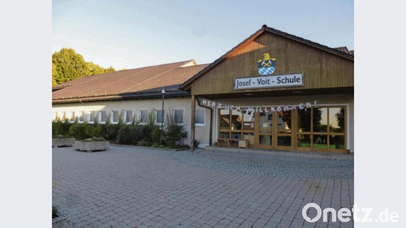 Die Josef-Voit-Grundschule wird generalsaniert und damit erneut Thema im Freihunger Marktrat. Bild: bk