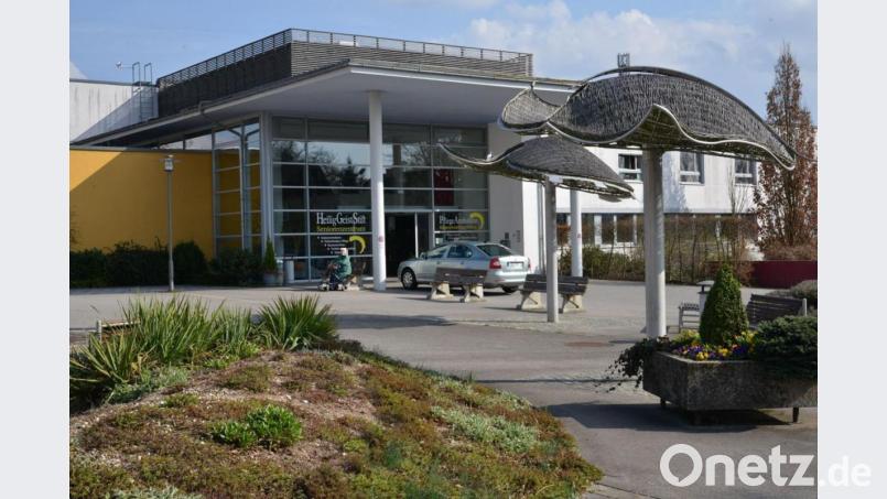 Das Heilig-Geist-Stift in Amberg. Hier schilderten Rita Kummert, Walter Kupski und Marianne Kies-Baldasty zusammen mit weiteren Vertretern von Bewohnern und des Personals Oberbürgermeister Michael Cerny ihre Bedenken gegen die Entwicklung der Bürgerspital-GmbH. Bild: Petra Hartl