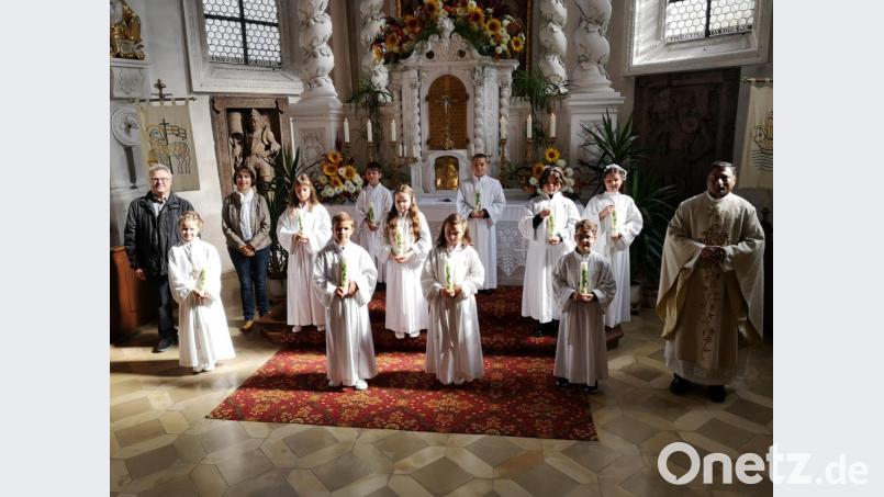 Coronabedingt wurden zwei Gottesdienste gefeiert. Im Bild die zweite Kommuniongruppe. Bild: hir
