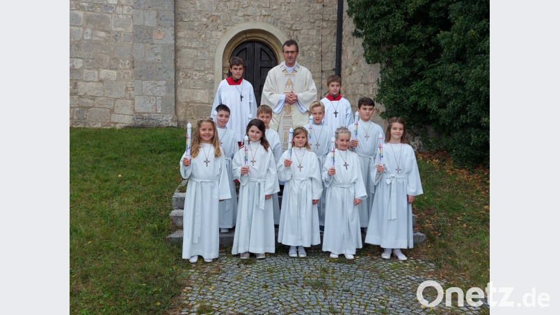 Die Kastler Erstkommunikanten (hinten, von links): Luis König, Finn Fasoldt , Felix Feigl und Christoph Kerschensteiner; vorn (von links): Franziska Ehbauer, Sophia Beer, Marie Ibler, Marlena Riehl und Lina Niebler. Bild: Sandra Beer