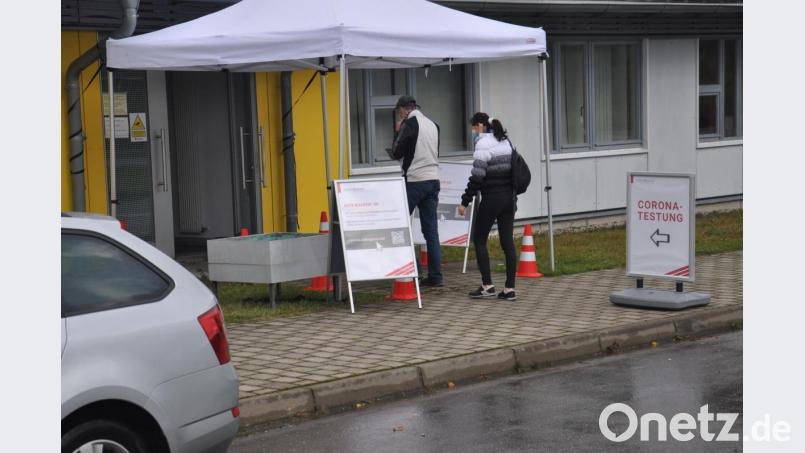 Die mobile Teststation war am Mittwoch am Grenzübergang bei Mähring. Am Donnerstag, 8. Oktober, ist sie auf dem Parkplatz der Firma Cube in Waldershof (Marktredwitzer Str. 61. von 10 bis 18 Uhr und am Freitag, 9. Oktober, in Waldsassen auf dem Parkplatz der Firma Ghost (Zufahrt über Finkenbühlstraße) von 10 bis 18 Uhr. Die Termine für nächste Woche stehen noch nicht fest. Bild: ws