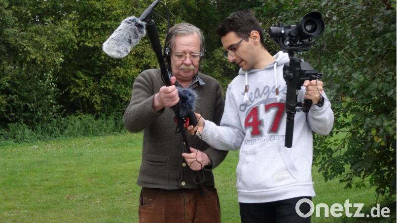 Techniker Kurt Schaffenroth (links) und Regisseur Sasan Akbari besprechen vorab jede Einstellung. Bild: hka