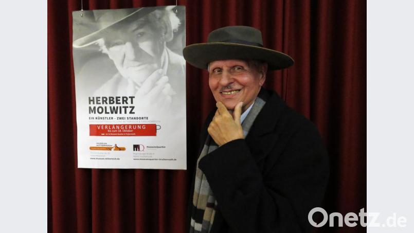 Bravo, das kam gut an: Karl Jäger mimte Herbert Molwitz bei der Veranstaltung im MQ äußerst authentisch und zitierte O-Töne des Mitterteicher Grafikers und Künstlers. Bild: ubb