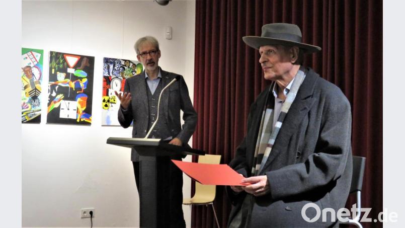 Literaturwissenschaftler Manfred Knedlik erzählte aus Molwitz' Leben, Schauspieler Karl Jäger (v. li.) rezitierte, verkleidet als Molwitz, O-Töne aus Molwitz-Aufzeichnungen.. Bild: ubb