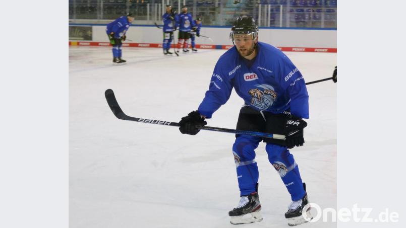 Nick Latta, der ältere Sohn von Blue-Devils-Trainer Ken Latta, verstärkt bis kurz vor Weihnachten die Weidener. Bild: Matthias Buchleitner, Straubing Tigers
