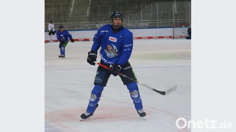 Auch Adrian Klein, der im Frühjahr von Weiden nach Straubing gewechselt war, spielt bis zum DEL-Start für die Blue Devils. Bild: Matthias Buchleitner, Straubing Tigers
