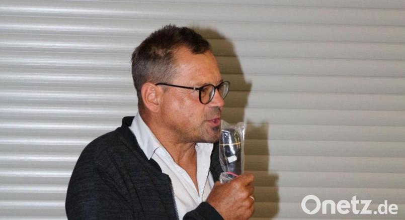 Kreisfachberater Harald Schlöger informierte die Kemnather Gartenfreunde über die neuesten Trends und über die Schädlingsbekämpfung. Bild: rpp