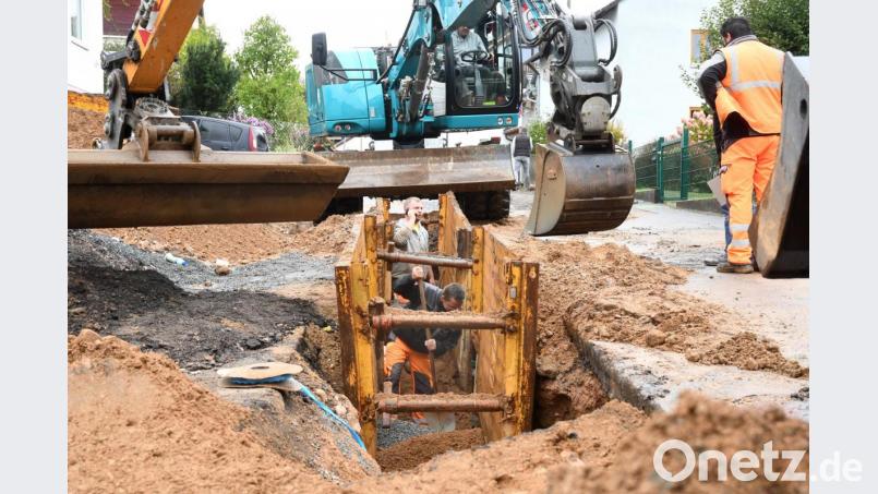 Der Austausch der maroden Wasserleitung ist einer der Gründe, warum das Hopfengärtel auf der Prioritätenliste der Baustellen in der Stadt ganz oben stand. Weil es deswegen Ärger mit den Anwohnern gab, räumen Bürgermeister und Stadtrat Fehler ein. Bild: Gabi Schönberger