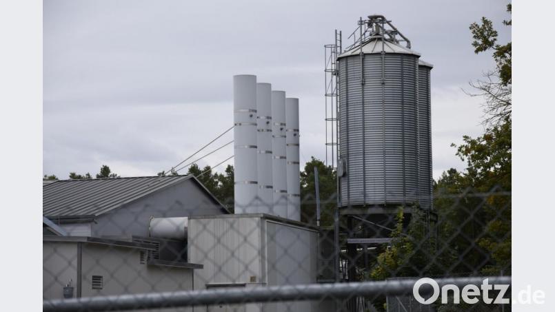 Im Gewerbepark Hohenburg auf dem Aichaer Berg wird eine weitere Klärschlammtrocknungsanlage mit dem Namen Aichaberg 2 gebaut. Der Marktgemeinderat in Hohenburg signalisiert grünes Licht dafür. Bild: bö