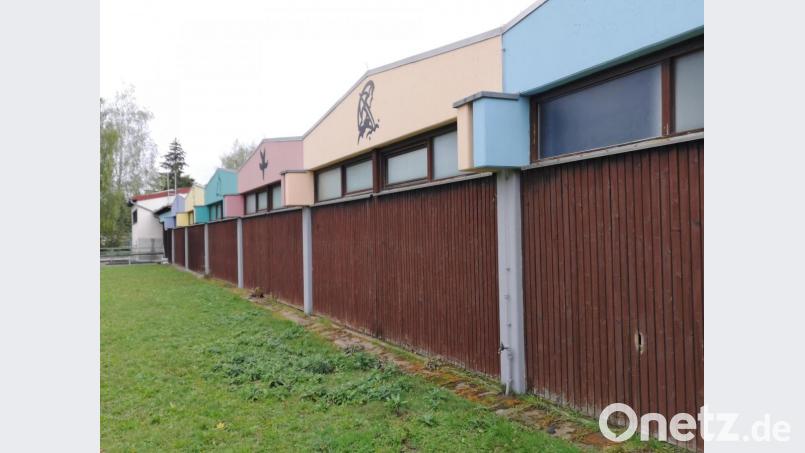 Kein schönes Bild gibt die Außenfassade des Mitterteicher Freibads ab. Bild: lnz