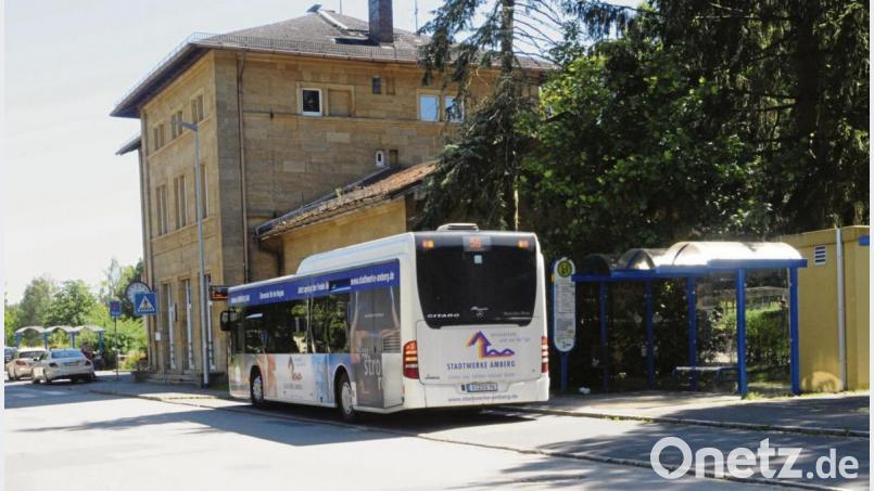 Für den öffentlichen Personennahverkehr soll es künftig barrierefreie Haltestellen und einen Buswendeplatz im Umgriff des Bahnhofsgebäudes geben. Bild: ge
