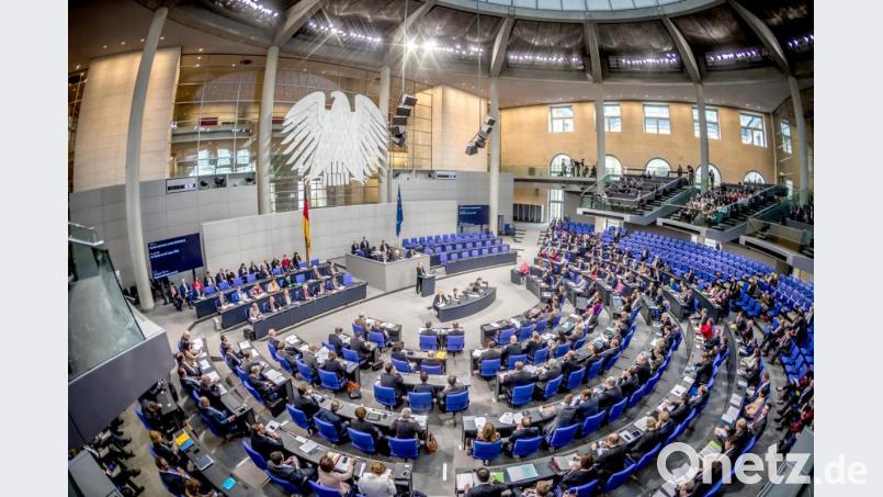 Die Zahl der Abgeordneten im Bundestag drüfte erst nach der übernächsten Bundestagswahl sinken. Bild: Michael Kappeler/dpa