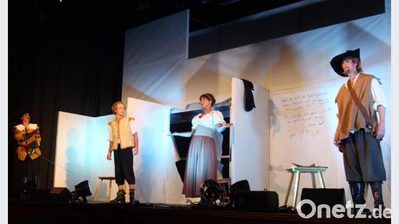Das Schauspiel &quot;Cyrano de Bergerac&quot; feierte gelungene Premiere beim Kulturherbst des Landestheaters Oberpfalz in der Stadthalle Vohenstrauß Bild: stg