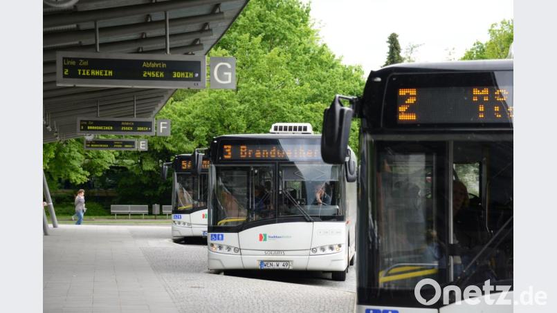 Am ZOB in Weiden gilt Maskenpflicht. Bild: Petra Hartl