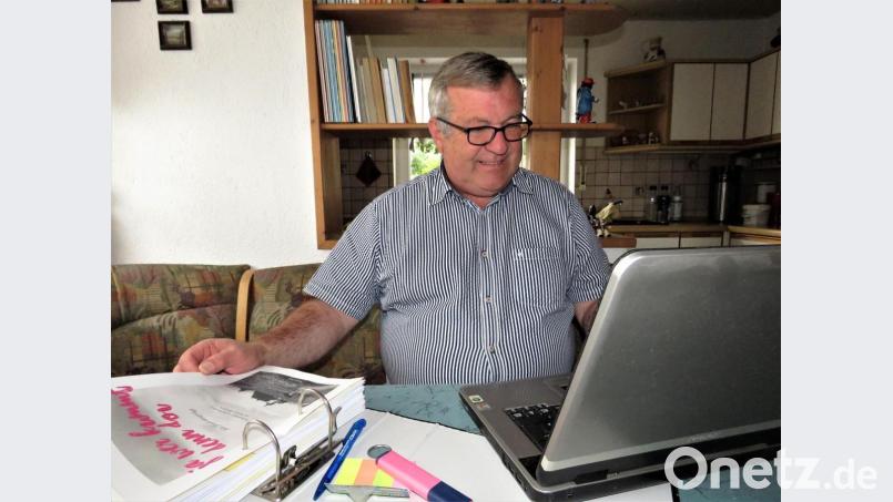 Werner Robl, der Geschichten aus der Kinderzeit aufgeschrieben hat, freut sich aufs Eintreffen seines zweiten Buches. Bild: ubb