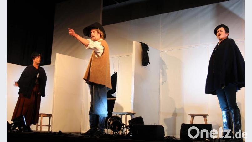 Das Schauspiel &quot;Cyrano de Bergerac&quot; feierte gelungene Premiere beim Kulturherbst des Landestheaters Oberpfalz in der Stadthalle Vohenstrauß Bild: stg