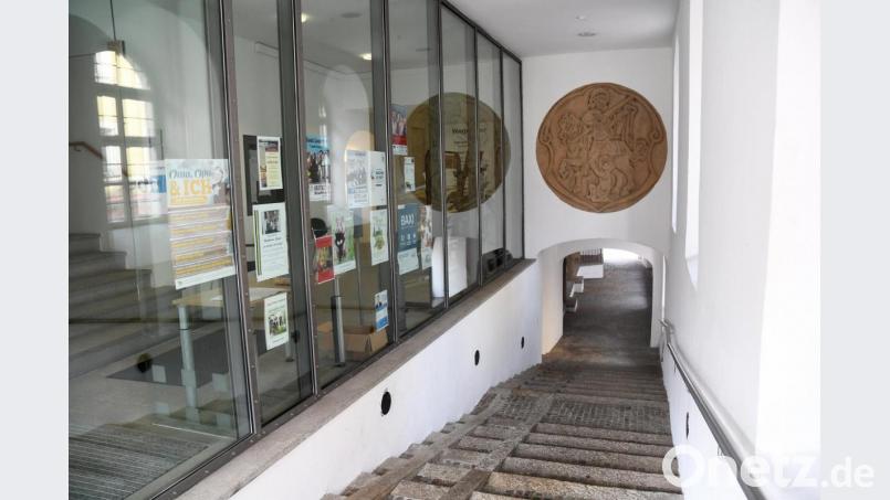 Von der Rathauspassage aus soll das digitale Schwarze Brett der Stadt künftig rund um die Uhr und bei jedem Wetter zu lesen sein. Bild: Gabi Schönberger