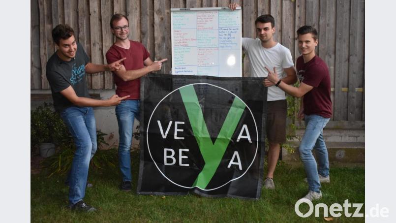 Die Set-Liste mit Liedern entwickelt sich ständig weiter. Vier bis fünf Stunden mit Pause kann die Band &quot;Veya Beya&quot; bereits an einem Abend runterspielen. Darunter gibt es viele Dauerbrenner. Bild: lue