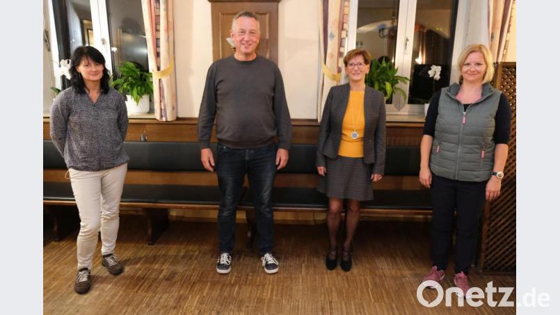 Einstimmig gewählt wurde der neue Vorstand der DJK 2002 (von links): Schriftführerin Ulrike Ruppert, Zweiter Vorsitzender Martin Stubenvoll, Erste Vorsitzende Angelika Hiltner und Schatzmeisterin Sonja Lehmeier. Bild: usc