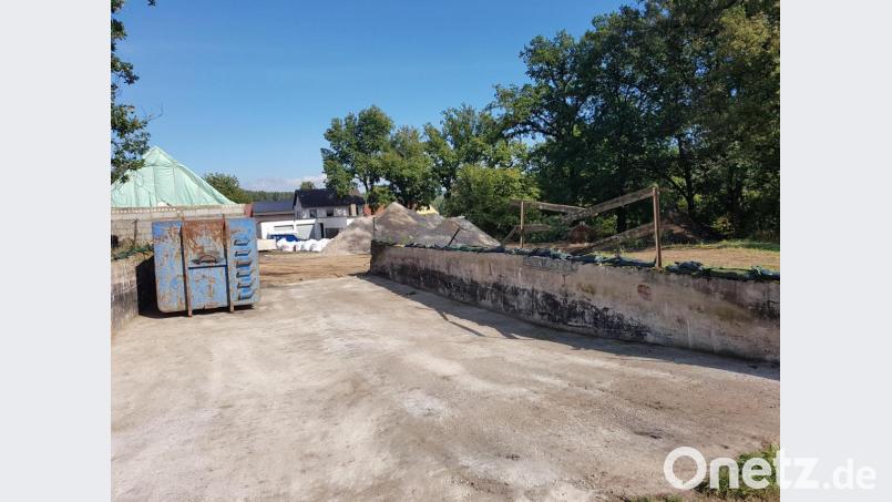 Blick vom Fahrsilo aus auf die abgeräumte Hofstelle Bild: hme