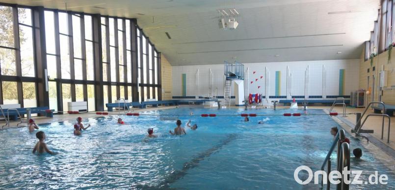 Ins Hallenbad darf nur, wer sich vorher angemeldet hat. Bild: Hirsch