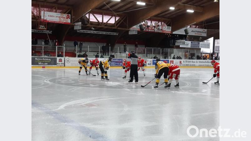 Eröffnungsbully in Klostersee. Bild: pa