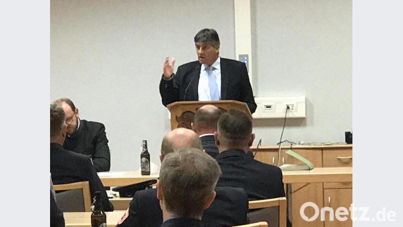 Grafenwöhrs Bürgermeister Edgar Knobloch durfte erst kürzlich beim Bombenfund in Grafenwöhr die professionelle Arbeit der Feuerwehr erleben. Bild: sne