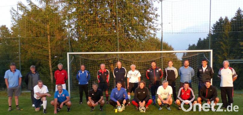 Der FC Alois: 20 Spieler aus dem gesamten Wahlkreis Neumarkt-Amberg-Sulzbach reisen für einen guten Zweck nach Berlin, um sich mit dem FC Bundestag zu messen. Bild: jp