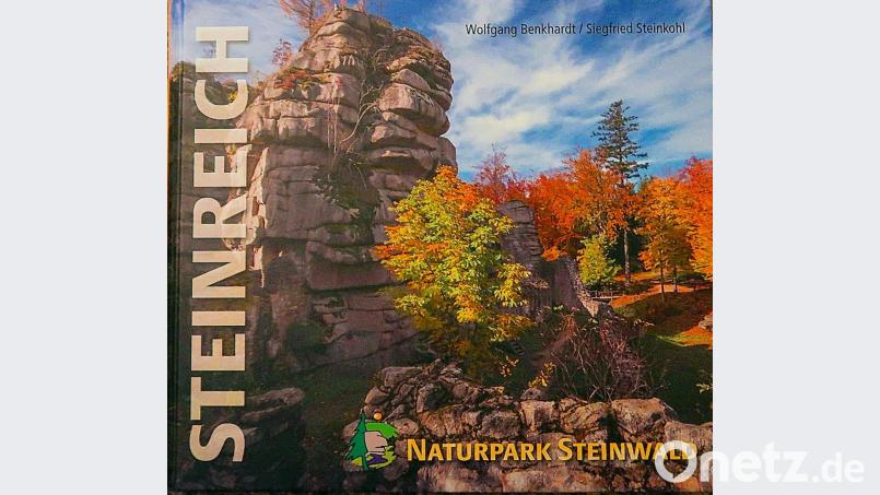 128 Seiten stark ist der Bildband „Steinreich - Naturpark Steinwald“, den Wolfgang Benkhardt und Siegfried Steinkohl gemeinsam herausgebracht haben. Bild: bsc