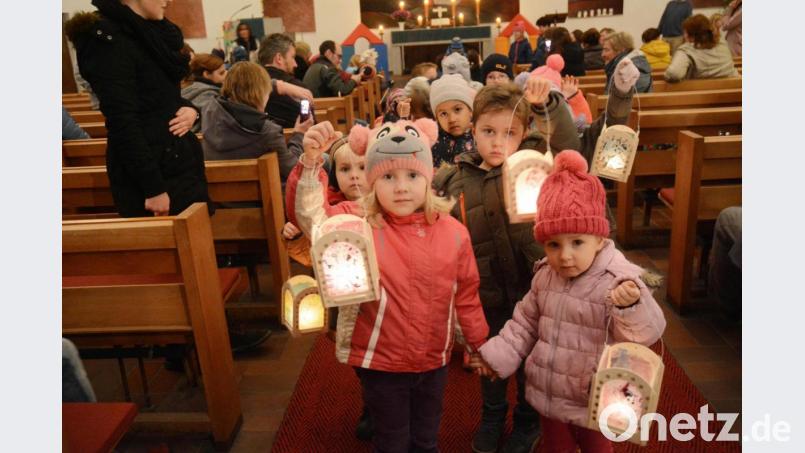 Die Martinszüge im Kreis Neustadt und in Weiden werden heuer vielerorts ohne Öffentlichkeit stattfinden. Gebastelte Laternen wird es trotzdem geben. Auf dem Archivbild ist ein Martinszug des Kindergarten St. Markus Weiden aus den Vorjahren zu sehen. Archivbild: Gabi Schönberger