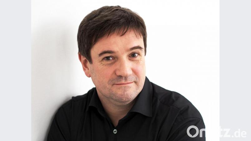 Schriftsteller Markus Orths bringt Thomas von Aquin und Stan Laurel zusammen. Bild: Peter-Andreas Hassiepen