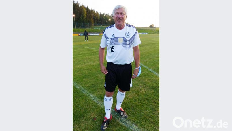 MdB Alois Karl, Mitglied beim FC Bundestag, im Dress der deutschen Nationalmannschaft. Bild: jp