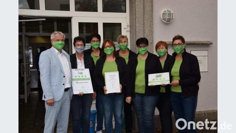 Das erfolgreiche Team des Gänsbürgerladens: Michael Steiner, Petra Reil, Manuela Puff, Sonja Bäumler, Manuela Hauser, Martina Pankotsch, Petra Wirth und Sabine Arlt (von links) Bild: fla