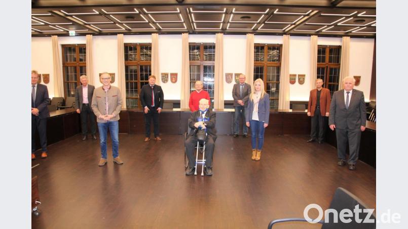 Das neu gewählte Vorstandsteam des Kreisverbandes der Europa-Union (von links): Alfred Wolf, Lothar Müller, Bernd Sommer, Stefan Grillmeier, Heinrich Schärl, Uwe-Karsten Mühlenbeck, Gerhard Birkner, Sabine Graser, Kurt Scharf und Peter Gold. Bild: kro