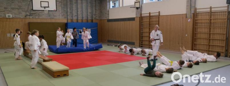 In festen Trainingsgruppen ist auch Körperkontakt erlaubt. Bild: rn