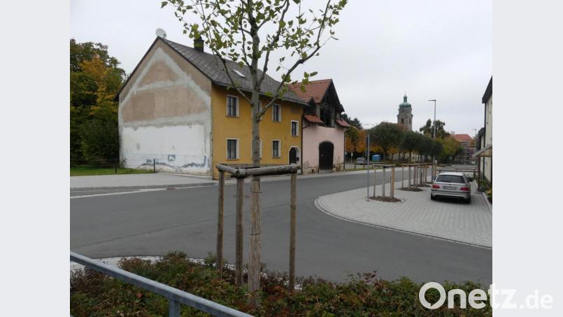 Mit dem Erwerb des Grundstücks Jahnstraße 9 ist die Stadt im Besitz eines großen Areals zwischen Bergkirche und Markus-Gottwalt-Schule. Die Folge dürften städtebauliche Überlegungen sein. Bild: rn