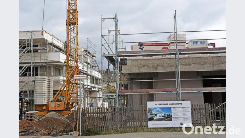 Die Arbeiten für eine weitere Kinderkrippe in Rothenstadt sind in vollem Gange. Die Plätze werden für die unter Dreijährigen auch dringend gebraucht. Bild: Gabi Schönberger