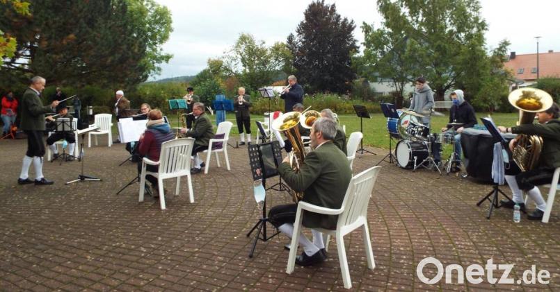 Das große Orchester Musikverein Haselmühl-Kümmersbruck bereitet sich und seinen Zuhörern eine große Freude. Bild: e