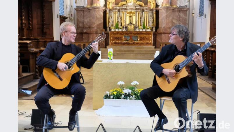 &quot;Von der Renaissance bis zum Flamenco&quot; heißt das Programm des Essener Gitarrenduos Steinmann &amp; Loos, das am Sonntag in der Klosterkirche Speinshart das Publikum begeisterte. Bild: do