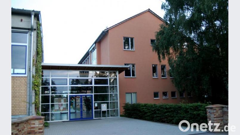 Die Schule in Ettmannsdorf ist vorübergehend geschlossen, bis die Lehrer auf das Coronavirus getestet worden sind. Archivbild: Hirsch