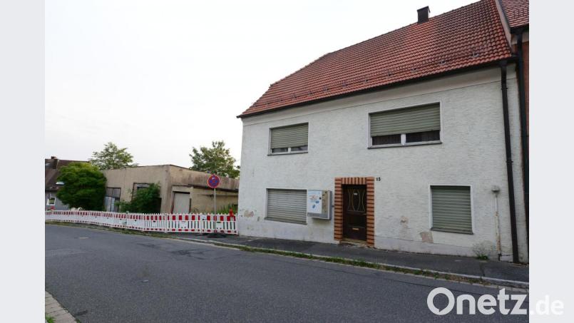 Das Haus Lichtensternstraße 13 wird ganz verschwinden. Auf dem Grundstück wird der Parkstadel mit Aufzug errichtet, von dem aus auch die Wohnungen erreichbar sein sollen. Bild: bey