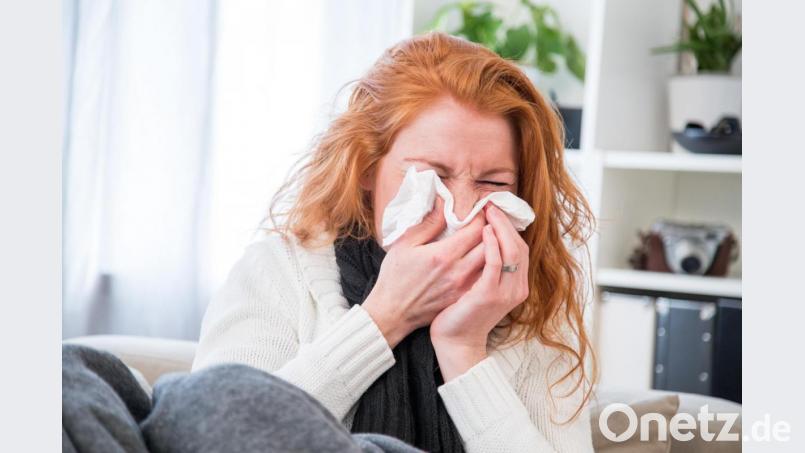 Selbst Experten fällt es schwer, Atemwegserkrankungen nur anhand ihrer Symptome zu unterscheiden. Im Zweifel rät der Amberger Gesundheitsamtsleiter Dr. Roland Brey: Zuhause bleiben. Symbolbild: Christin Klose/dpa
