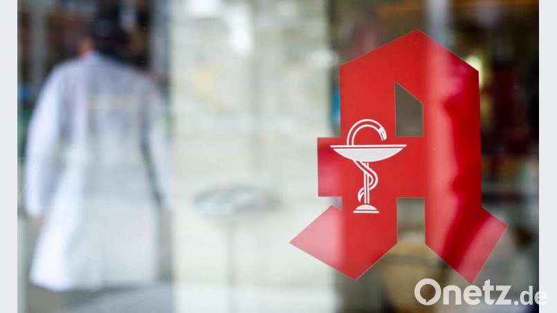 Wie geht es mit der Apotheke weiter? Für einige, die von der Insolvenz des privaten Apotheken-Abrechungszentrums AvP betroffen sind, ist diese Frage offen. Bild: Ole Spata/dpa