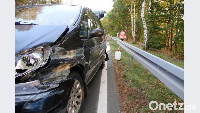 Der Citroen musste nach dem Unfall abgeschleppt werden. Bild: jma